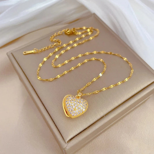 Elegant Pearls Heart Shaped Shells Necklace Pendant with Full Rhinestones Detail R3MC