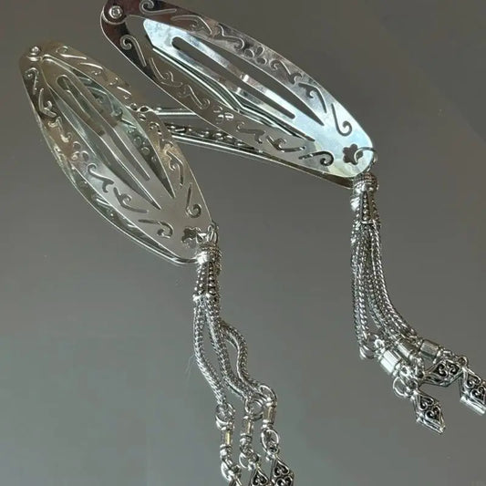 R3MC Vintage Styles Alloy Hair Clip Oval Cutout Designs With Flowing Tassels Formal and Casual Wear Hair Jewelry Accessory